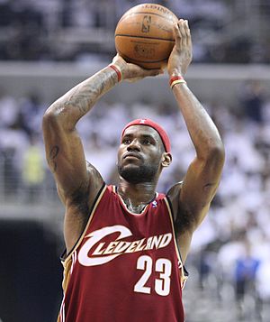 English: LeBron James playing with the Clevela...